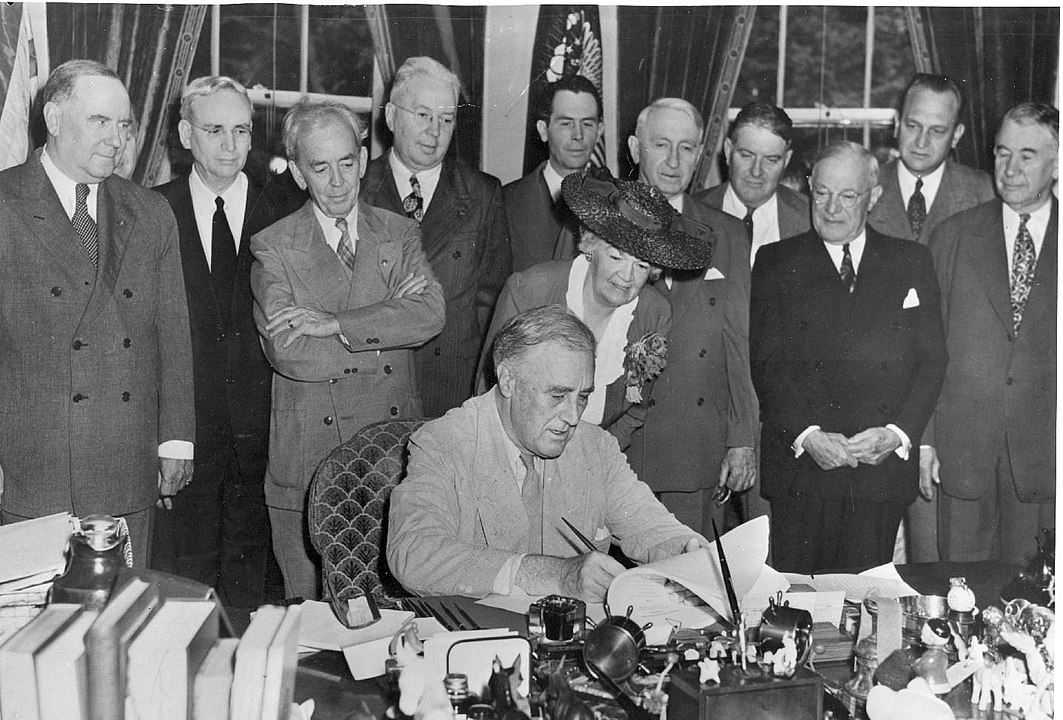 fdr signs gi bill