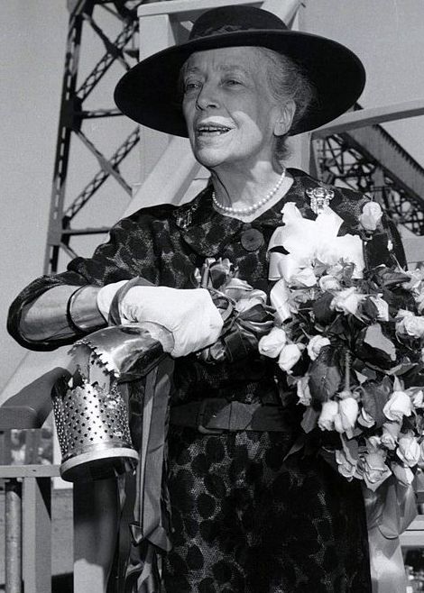 Alice Roosevelt Longworth was photographed in just before she christened a submarine named for her father, Theodore Roosevelt.